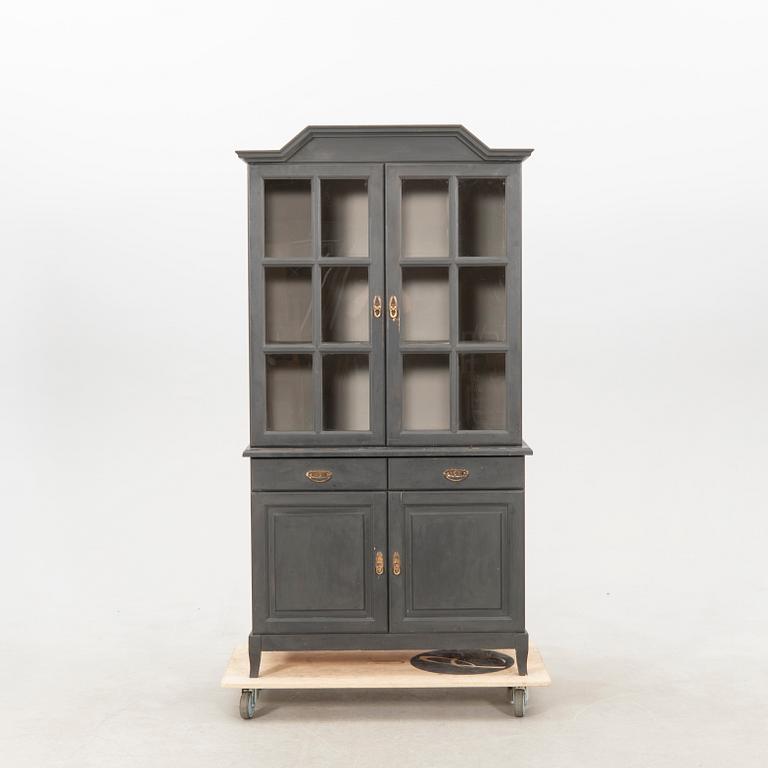Vitrinskåp 1900-talets mitt.