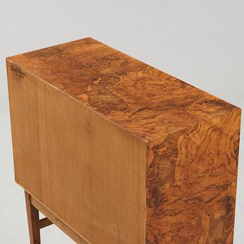 JOSEF FRANK, skåp, Firma Svenskt Tenn, 1965, modell 2237.