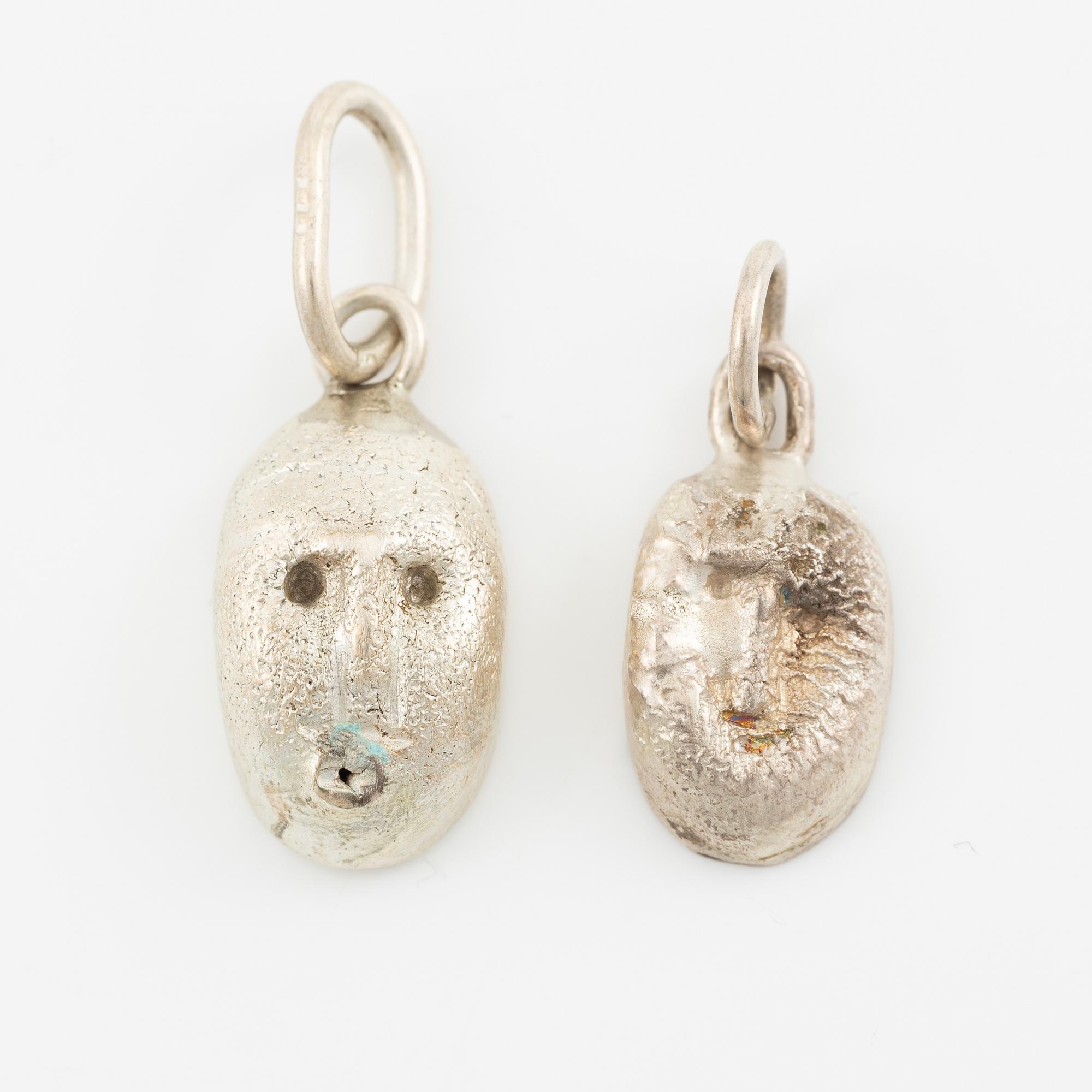 Lars Arby, ett armband och sex hängen samt en halsring, silver, med emalj.