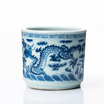 A blue and white brush pot, Qing dynasty, 19th Century.