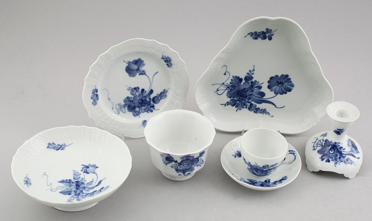 SERVISPORSLIN, 26 delar, delar, "Blå Blomst", Royal Copenhagen.