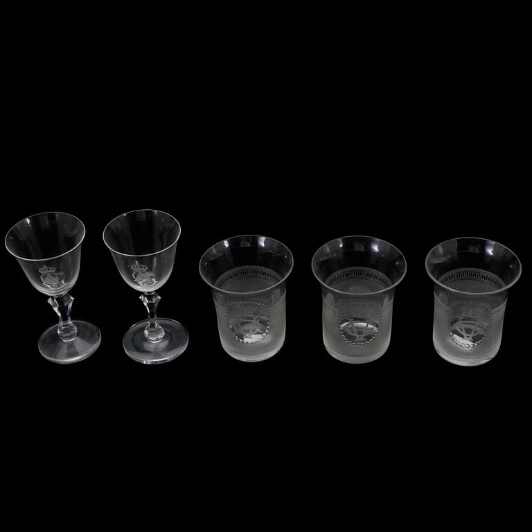 GLAS, 5 st, med kungliga monogram, bland annat Gustav V:s och Viktorias alliansmonogram, 1900-talets början.