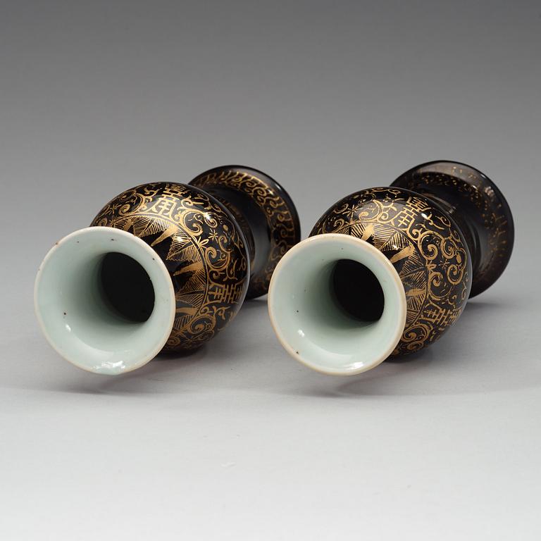 A pair of black glazed vases, late Qing dynasty, 19th Century.