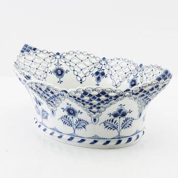 Porcelain lattice bowl "Musselmalet helblonde" Royal Copenhagen, Denmark.