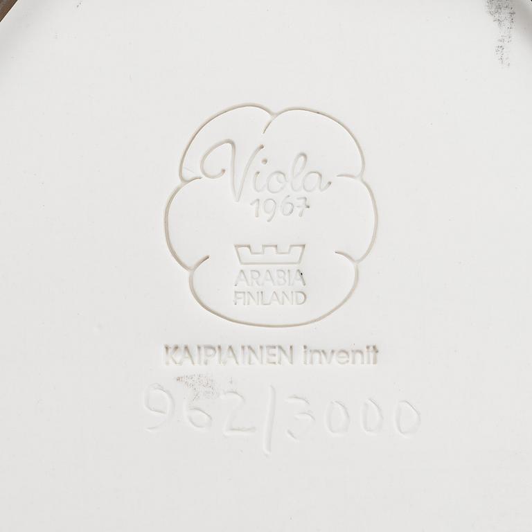Birger Kaipiainen, A ceramic plate, 'Viola' 1967 Arabia Finland Kaipiainen Invenit" and numbered 962/3000.