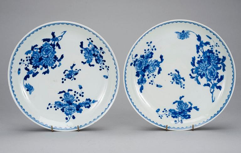 KINESISKA FAT, ETT PAR. Porslin. Qing dynastin, Guangxu märke och period (1874-1908).