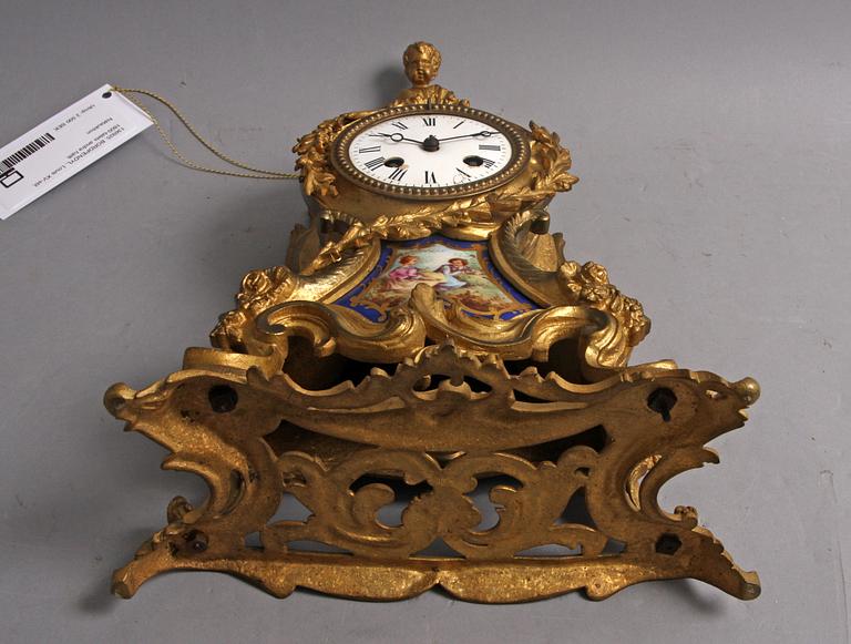 BORDPENDYL, Louis XV-stil, 1800-talets andra hälft.