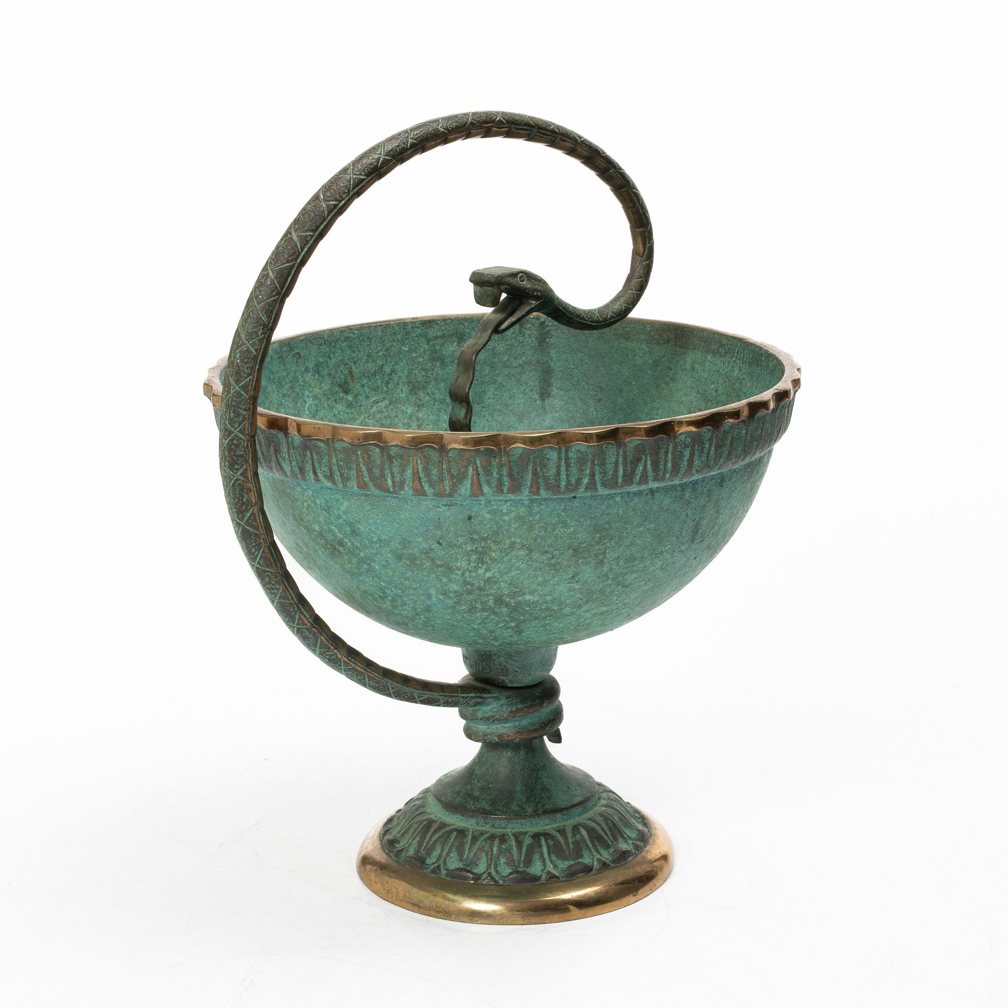 A footed bowl/apothocary's bowl, 20th/21st century.