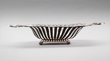 BRÖDKORG, silverplåt, 1800-talets  första hälft. Vikt ca 434 gram.