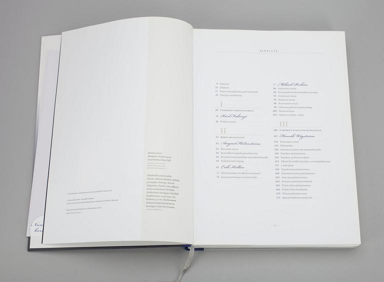BOK, "Fabergé ja hänen suomalaiset mestarinsa" Ulla Tillander-Godenhielm, Tammi, Helsingfors 2008. Numrerad 1800/1619.