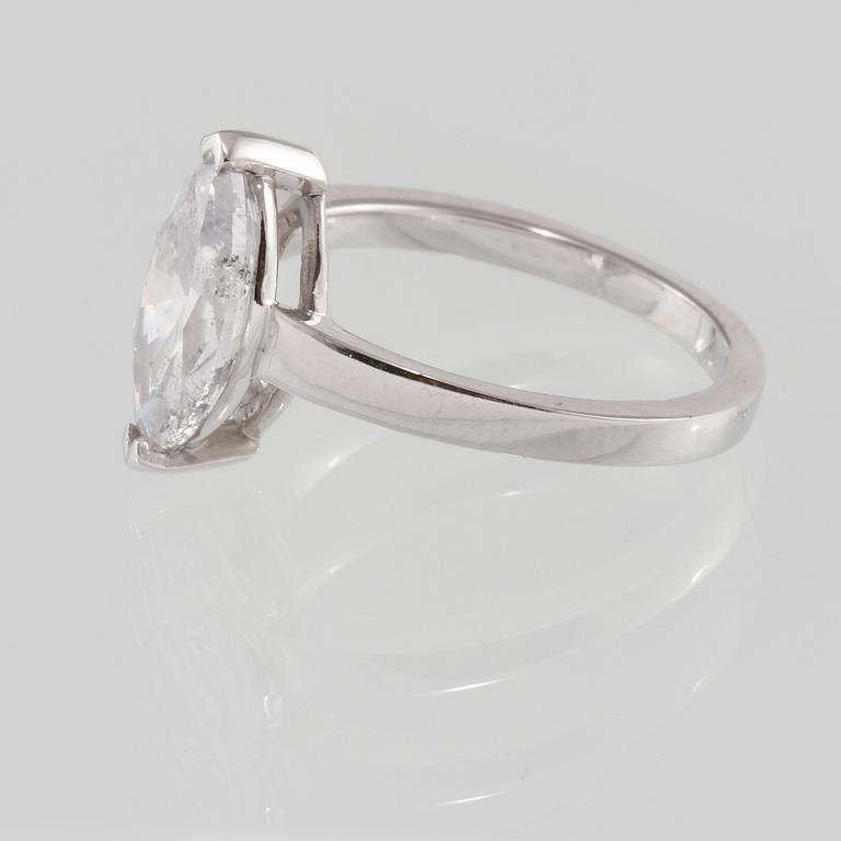 RING, 18K vitguld med navetteslipad diamant, ca 2.14 ct. Vikt 4.4 g.