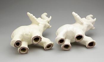 FIGURINER, 2 st, lergods, Vicke Lindstrand, Upsala-Ekeby, 1900-tal.