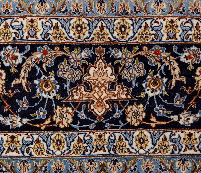 Matta, Old Isfahan, part silk, ca 298,5 x 203 cm.