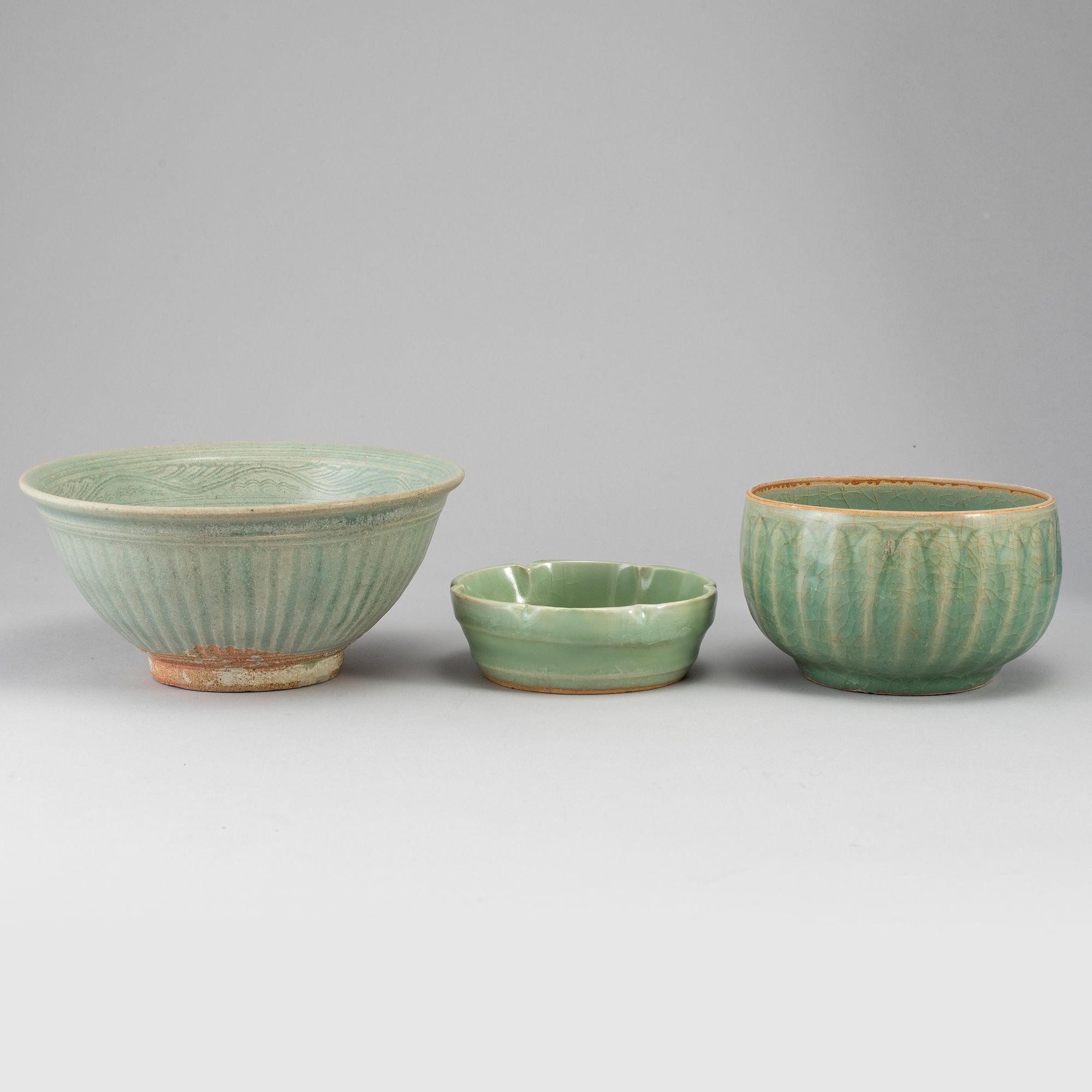 SKÅLAR, tre stycken, keramik. Sydostasien, troligen 1500/1600-tal.