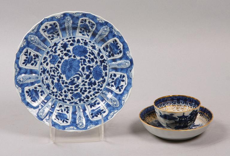 TALLRIK SAMT KOPP MED FAT, porslin, Kina 1700-1800-tal.