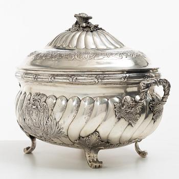 Terrin med lock, silver, Frankrike, omkring år 1900.