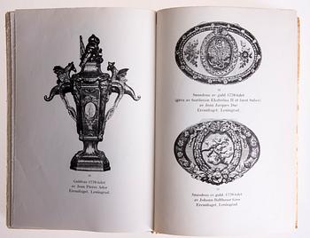 BOK, S:t Petersburgs Juvelerare, Guld- och Silversmeder 1714-1870, L. Bäcksbacka, Helsingfors 1951.
