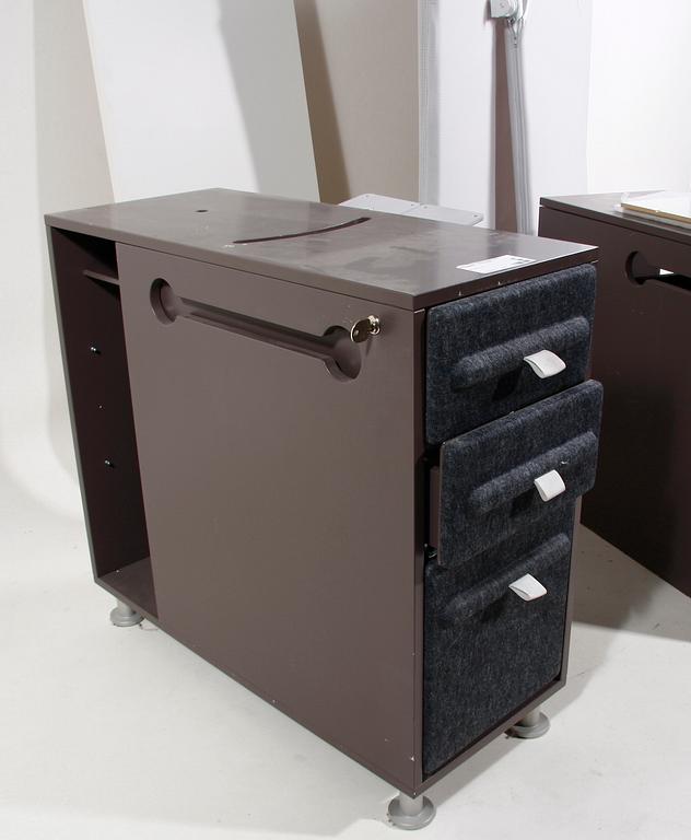 SKRIVBORDSDELAR MED TILLBEHÖR. Snowcrash.