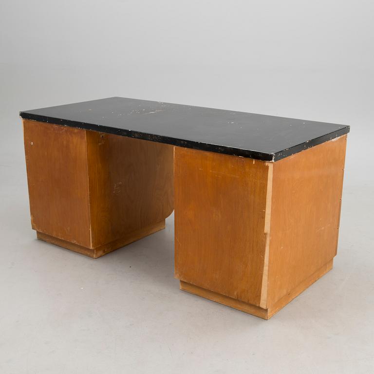 A nr 501 writing desk from the 1930s.