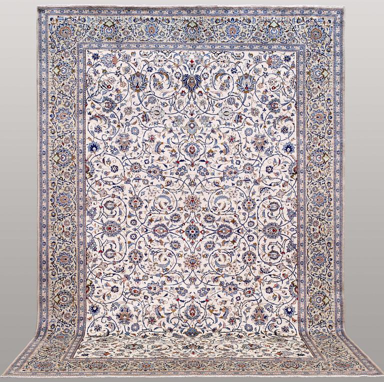 A carpet, Kashan, ca 402 x 278 cm.