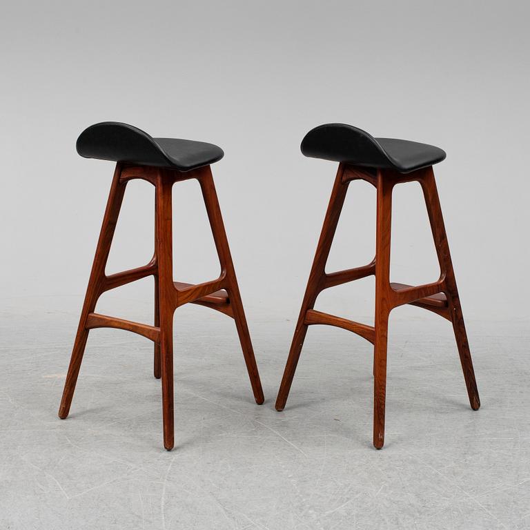 ERIK BUCK, a pair of model 'OD61' rosewood bar stools from Oddense Maskinsnedkeri A-S, Denmark, designed circa 1964.