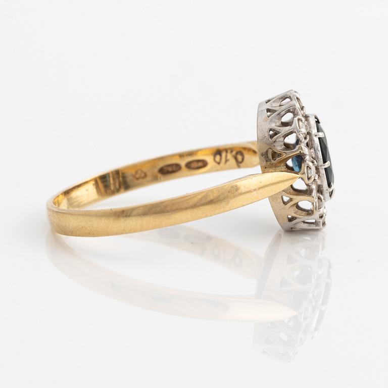 Ring, carmoséring, 18K guld med safir och små åttkantslipade diamanter.