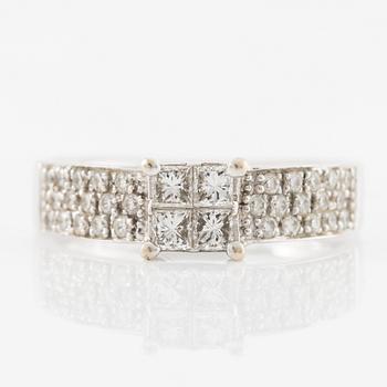 Ring and a pair of earrings, 18K white gold with princess-cut and brilliant-cut diamonds.