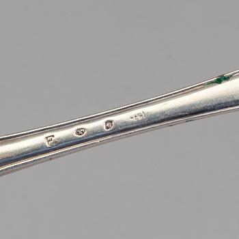 A set of 10 silver fruit knives, Stockholm, 1807 and a mixed lot of  silver fruit forks. Weight 600 g.
