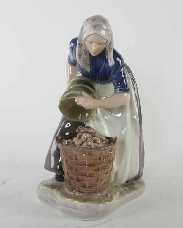 FIGURIN, porslin, Royal Copenhagen, sign Chr Th.