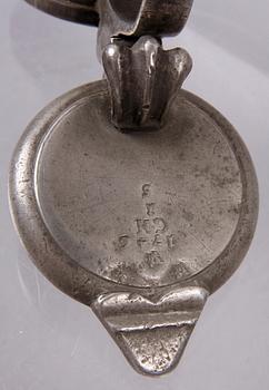 STOP, tenn, Carl Saur, (verksam 1737-1779)Stockholm. Locket märkt 1746.