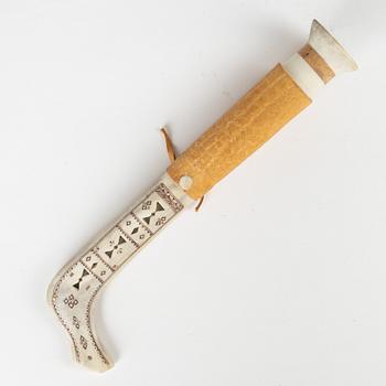 A reindeer horn knife by Per Henrik Simma, signed.