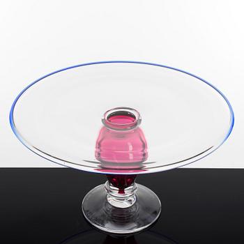 ANNA ÖRNBERG, skulptur, 2 delar, glas, Studioglas Strömbergshyttan, sign Anna Örnberg o märkta UNIK. Tårta daterad 2005.