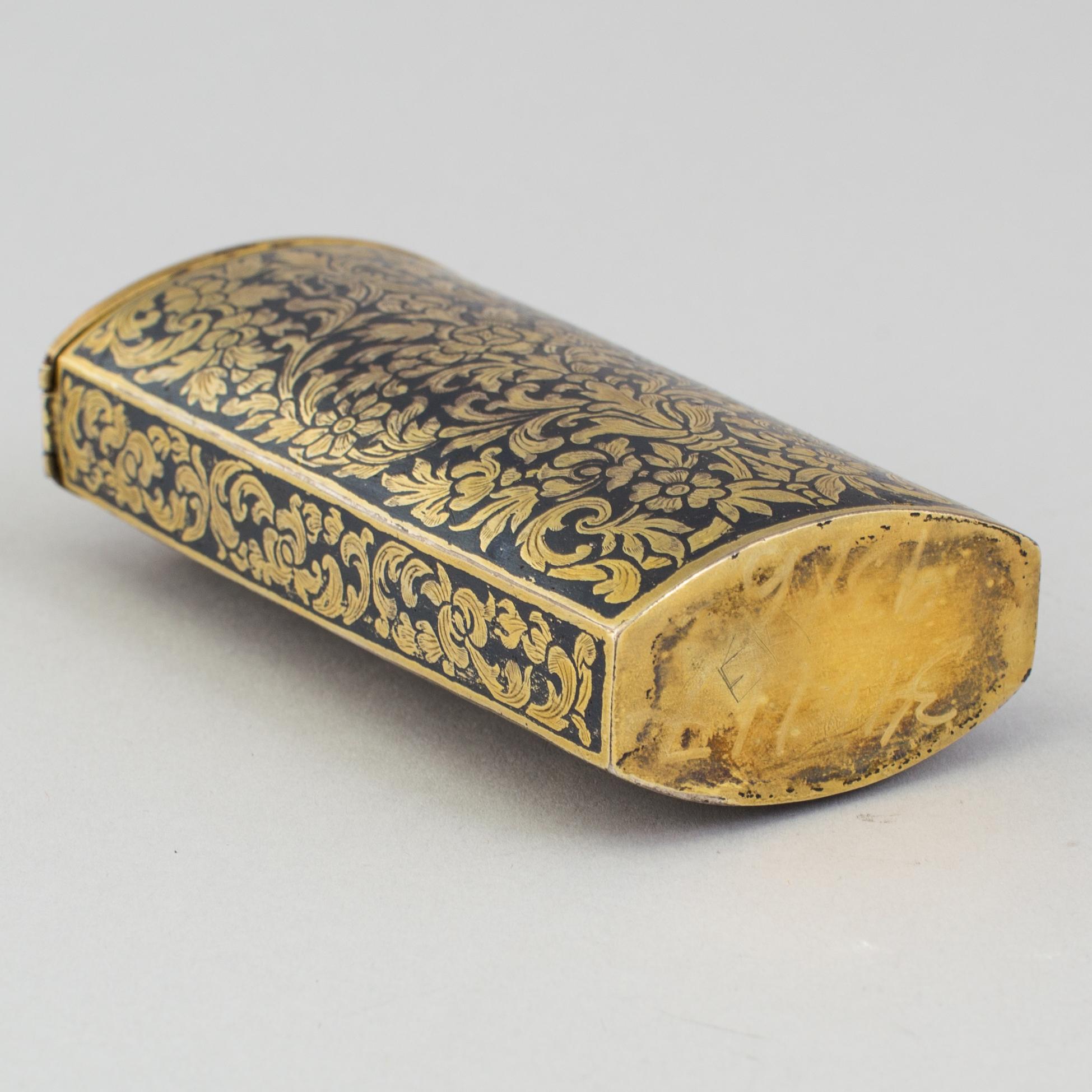 ETUI, förgyllt silver, sannolikt Turkiet, 1800-talets första hälft.