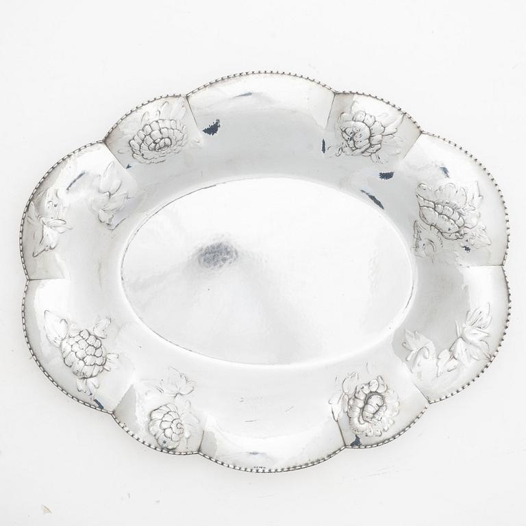 Tray/large dish, silver, Swedish import mark Sam Pettersson, Norrköping 1919.