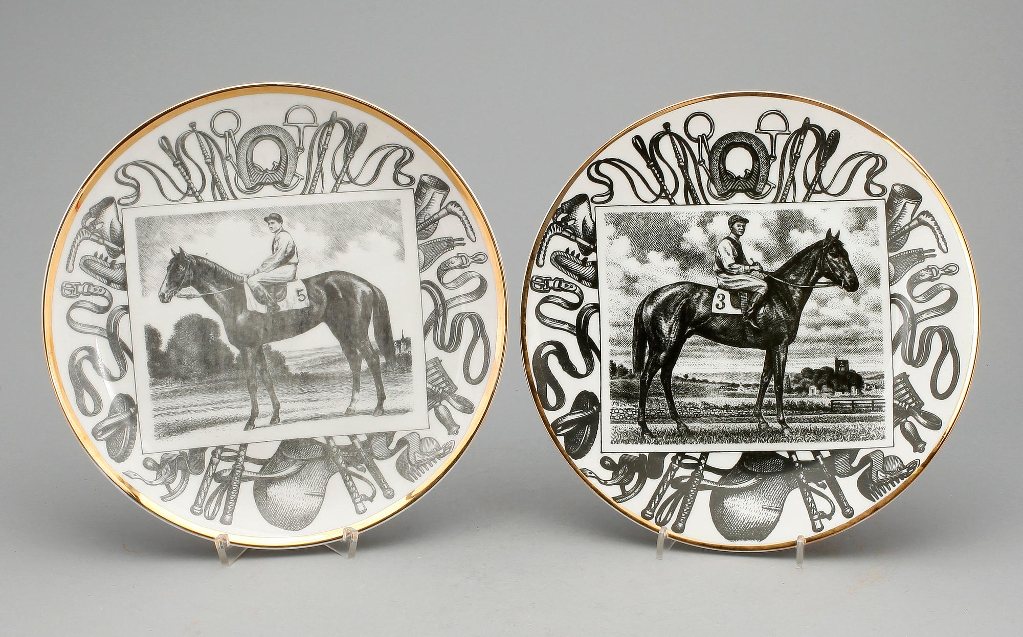 TALLRIKAR, 3 stycken, porslin, "Grandi campioni italiani del galoppo", Fornasetti.