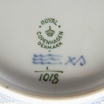 Royal Copenhagen, Service items, 32 pieces, "Musselmalet".