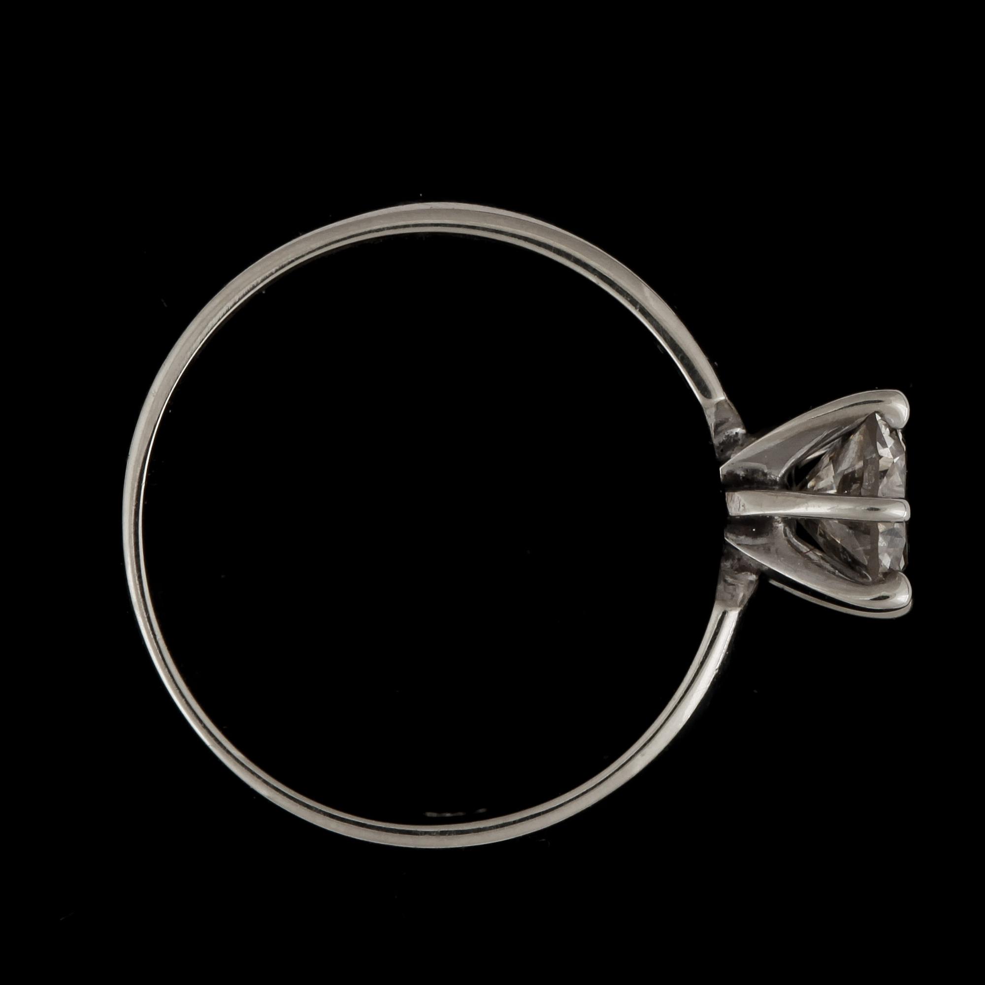 RING, 14k guld med briljantslipad diamant ca0,58ct. Vikt 2,8g.