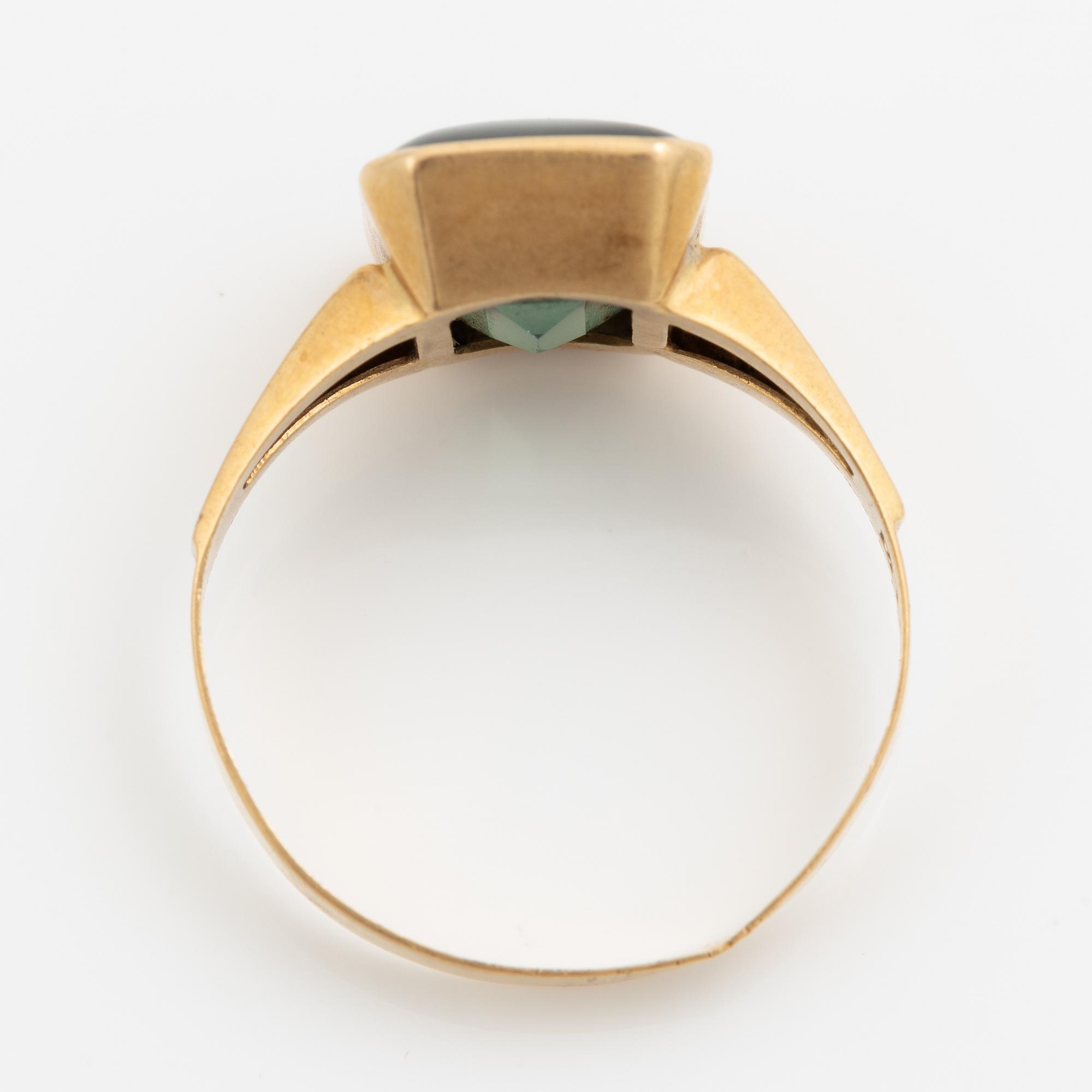 Ring 18K guld med syntetisk grön spinell.