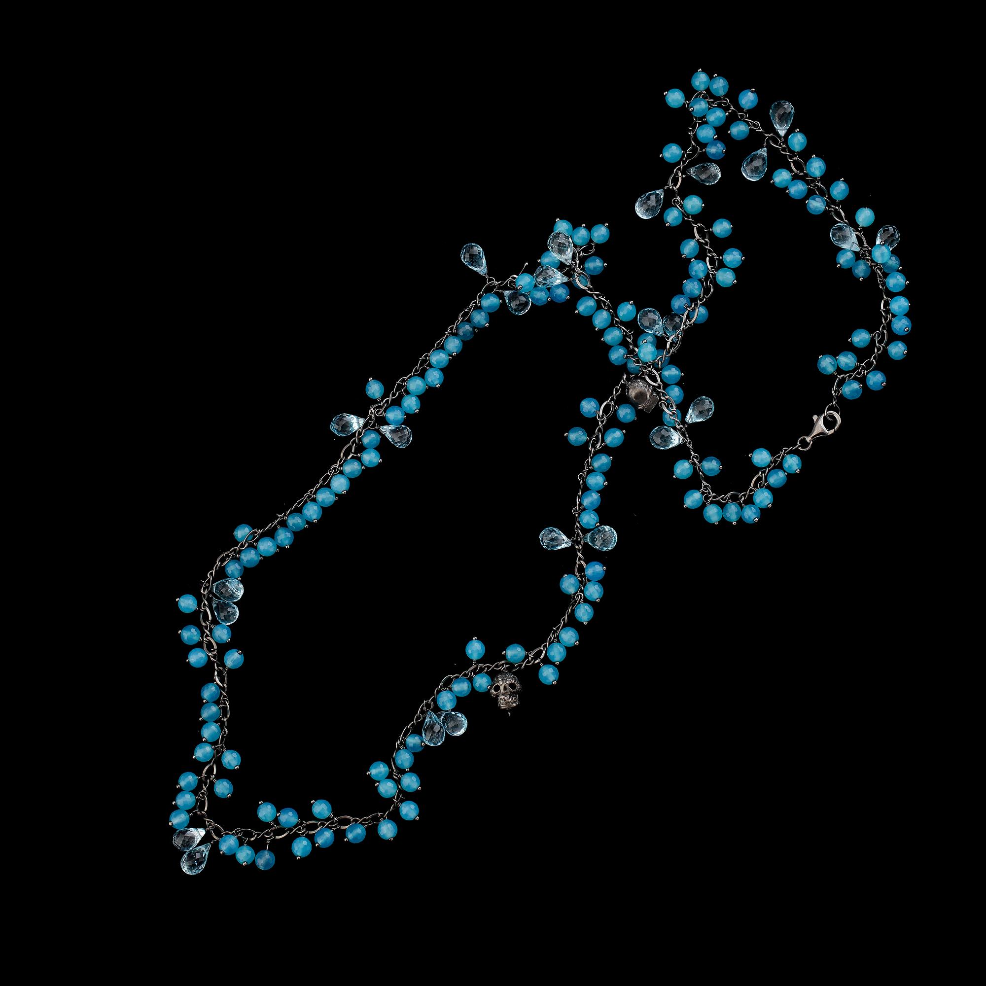 COLLIER, svärtat/rhodierat silver, turkosblå kalcedoner, blå topaser samt diamanter.