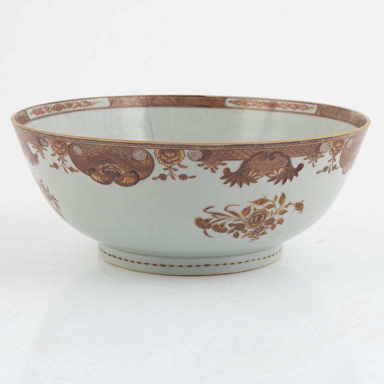 A rouge de fer bowl, Qing Dynasty, Qianlong (1736-95).