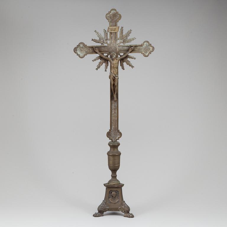 A bronze crucifix, 18th/19th century.