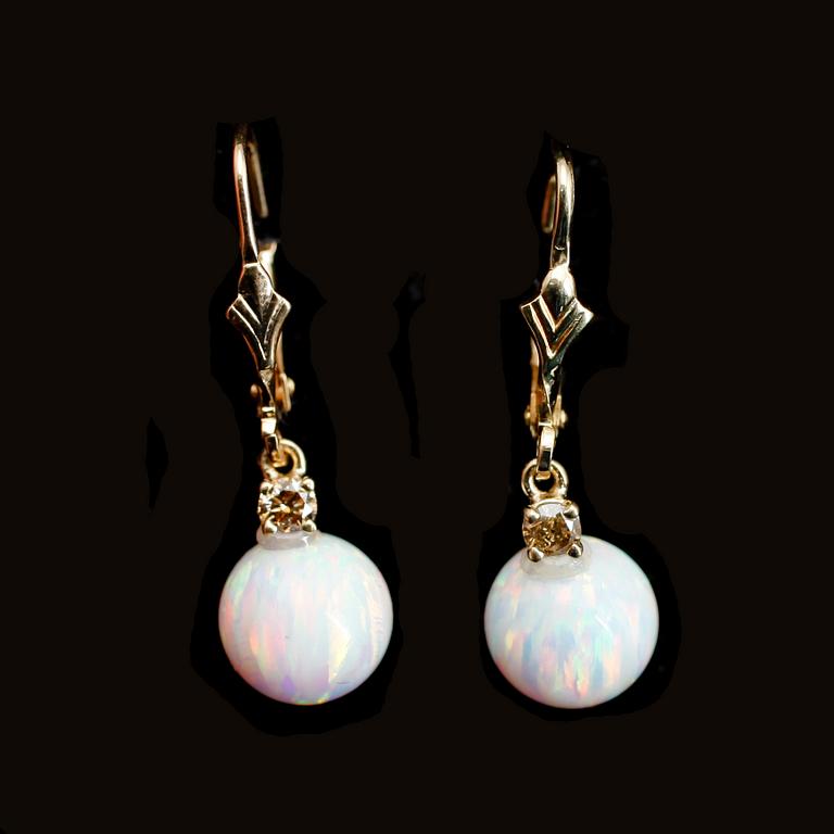 ÖRHÄNGEN, 1 par, 14 k guld, med opal.