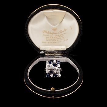 RING. Briljantslipade diamanter ca 1.50 ct. Safirer ca 1.3 ct. 18K vitguld.