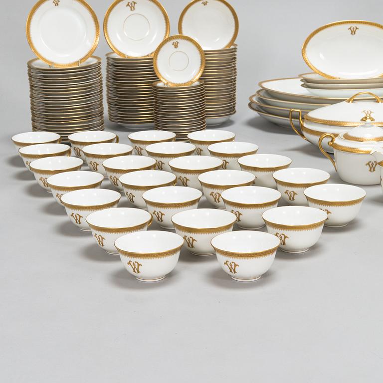 A ca. 235-piece porcelain dinnerware set, Puls H. Holzner Glaspalast Karlsbad, Czechoslovakia 1930s-40s.