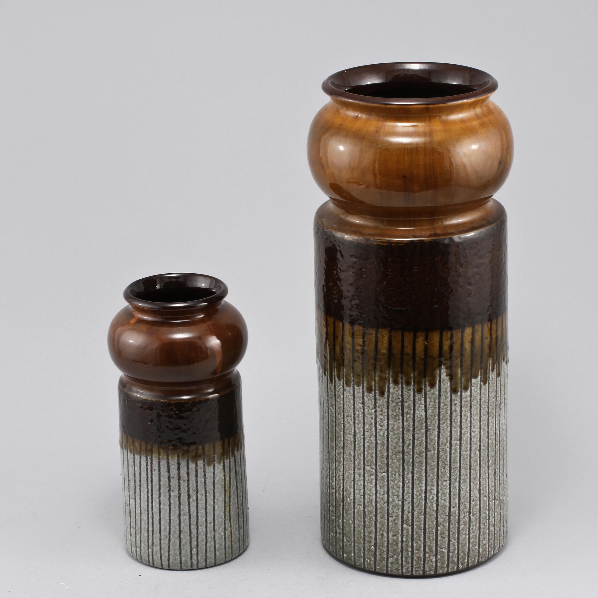 VASER, 2 st, lergods, "Moske",  Mari Simmulson, Upsala-Ekeby, 1900-talets andra hälft.