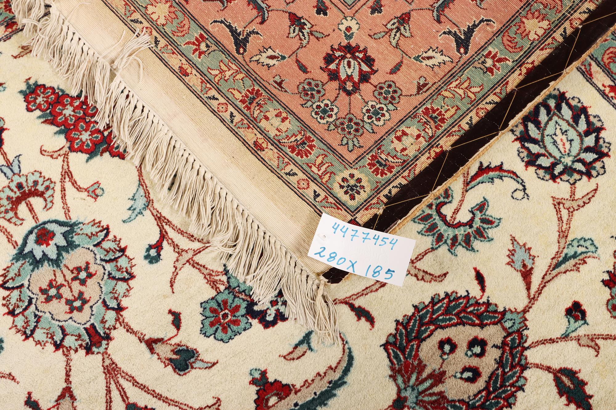 An oriental silk carpet, a. 280 x 185 cm.