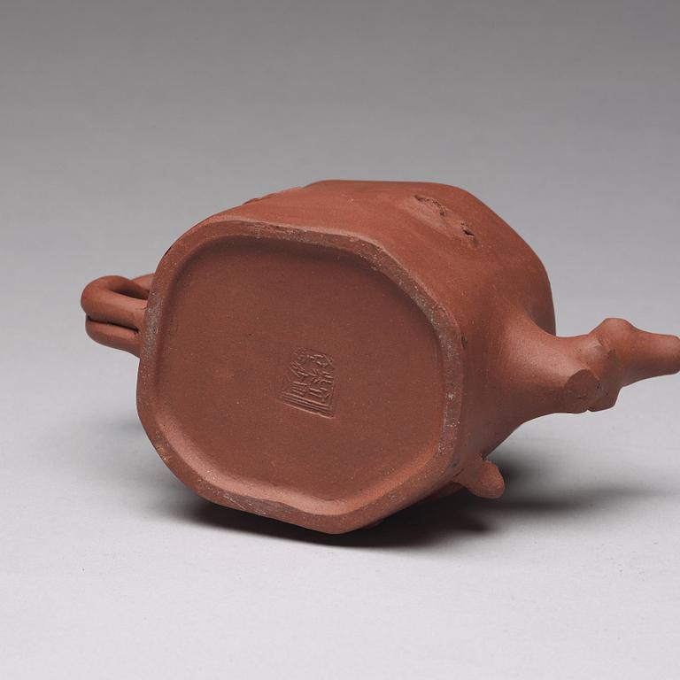 A Yixing teapot with cover, Qing dynasty, 19th Century. With sealmark to base.