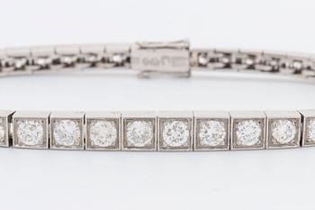 BRACELET platinum 41 brilliant-cut diamonds approx 5 ct in total, Juvelfabriken Stockholm 1947.