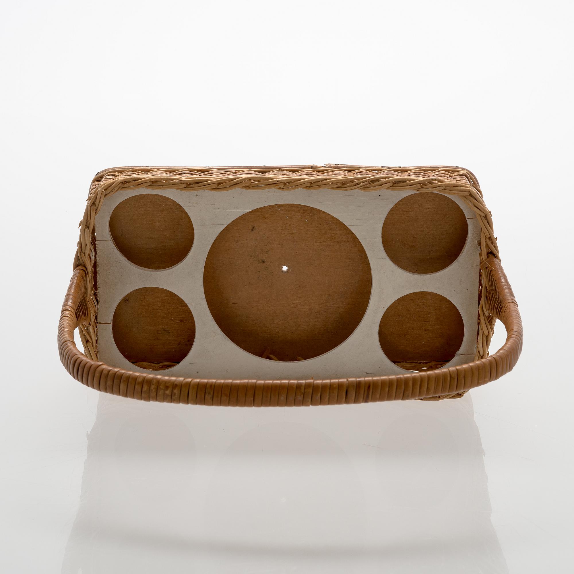Saara Hopea, basket with a 10-piece glassware set, Nuutajärvi. Design year 1952.