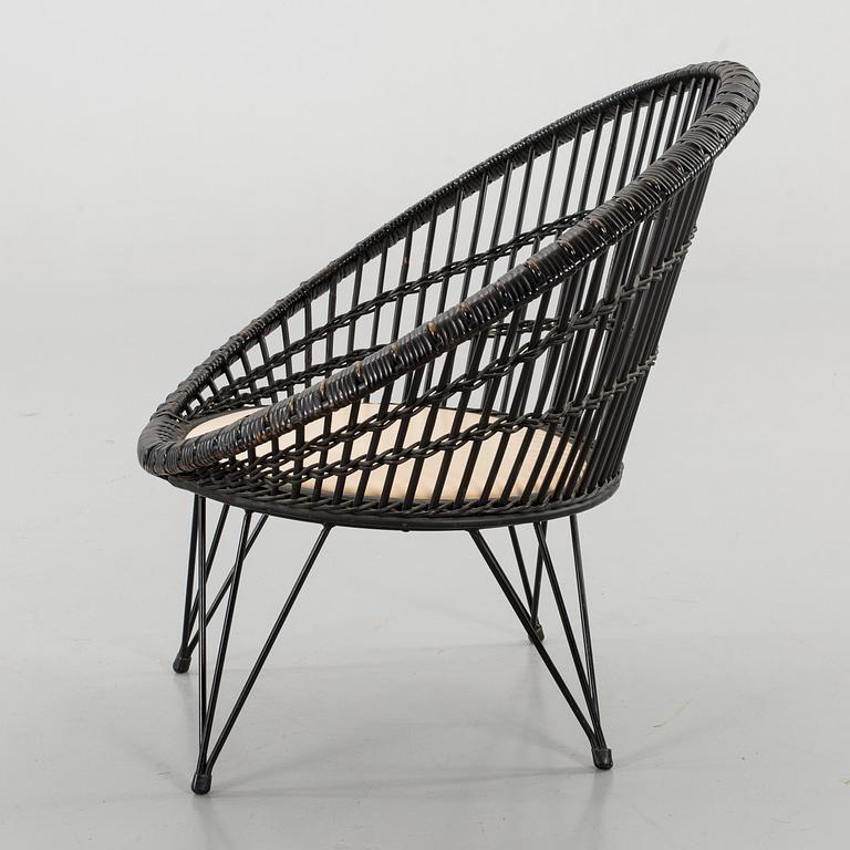 A MID 20TH CENTURY CHAIR.